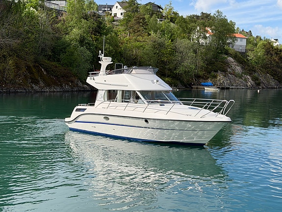 NB / Ardea 34 Fly – Sjøsterk familiebåt med Volvo D6-370 2 of 5
