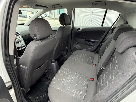 Opel Corsa 17 of 21