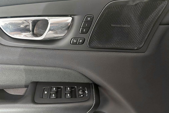 Volvo XC60 16 of 30