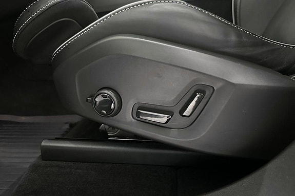 Volvo XC60 17 of 30
