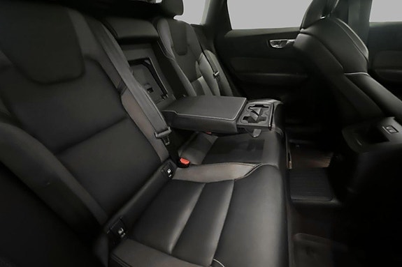 Volvo XC60 23 of 30
