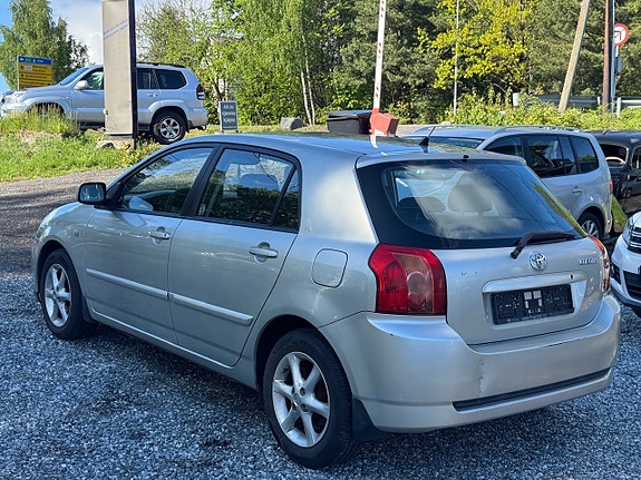 Toyota Corolla 3 of 5