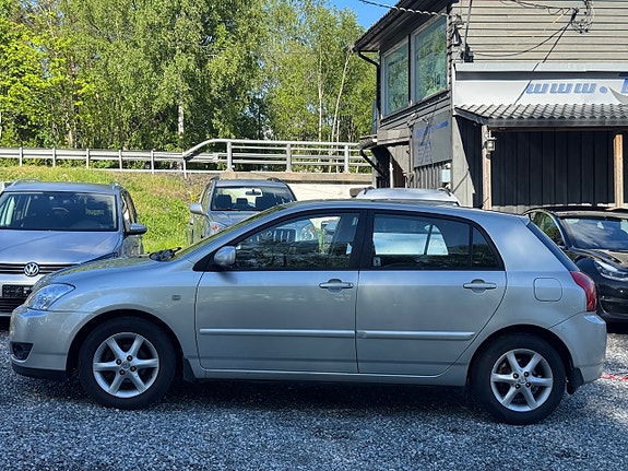 Toyota Corolla 2 of 5