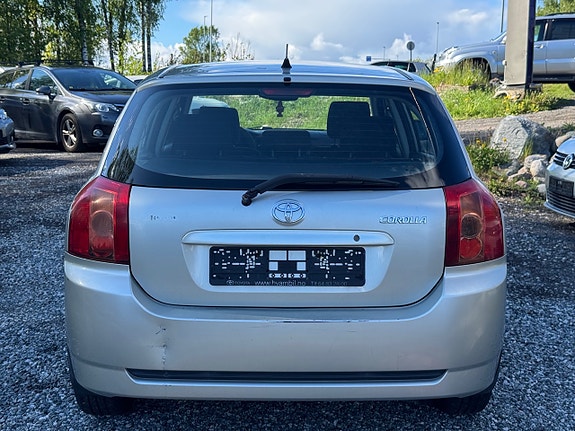 Toyota Corolla 4 of 5