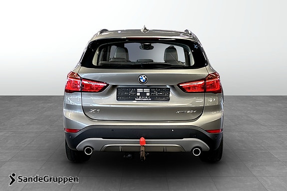 BMW X1 4 of 5