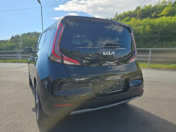 Kia e-Soul 10 of 30