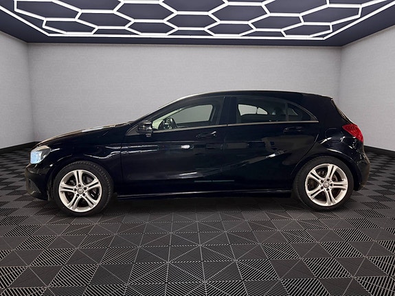 Mercedes-Benz A180 3 of 5