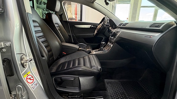 Volkswagen Passat Alltrack 17 of 30