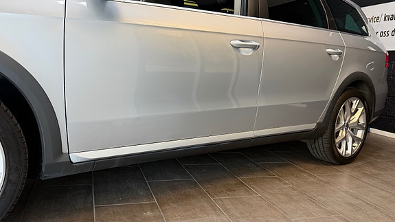 Volkswagen Passat Alltrack 12 of 30