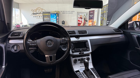 Volkswagen Passat Alltrack 24 of 30