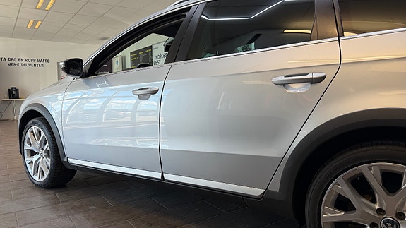 Volkswagen Passat Alltrack 10 of 30
