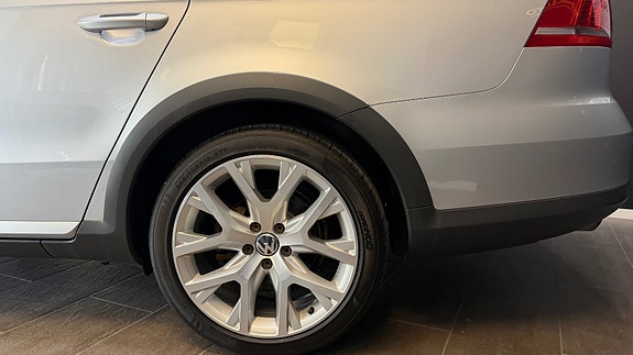 Volkswagen Passat Alltrack 9 of 30