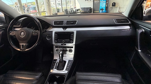 Volkswagen Passat Alltrack 25 of 30