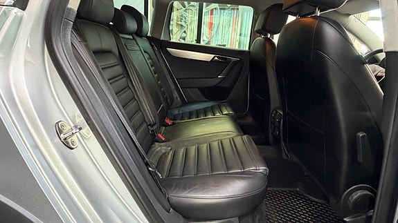 Volkswagen Passat Alltrack 18 of 30