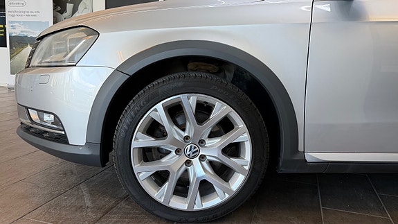 Volkswagen Passat Alltrack 11 of 30