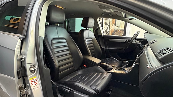 Volkswagen Passat Alltrack 16 of 30