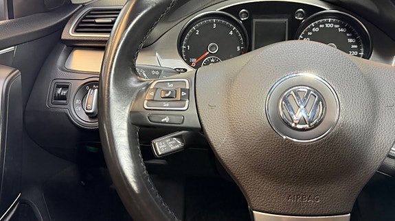 Volkswagen Passat Alltrack 28 of 30