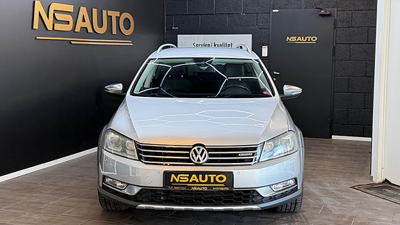 Volkswagen Passat Alltrack 2 of 5