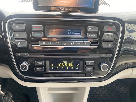Volkswagen UP! 27 of 30
