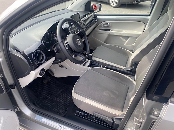 Volkswagen UP! 17 of 30