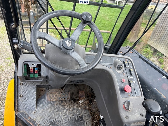 JCB Teletruk 30D 4x4 med snøskuffe og ny pallegaffel 14 of 27