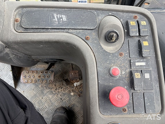 JCB Teletruk 30D 4x4 med snøskuffe og ny pallegaffel 17 of 27