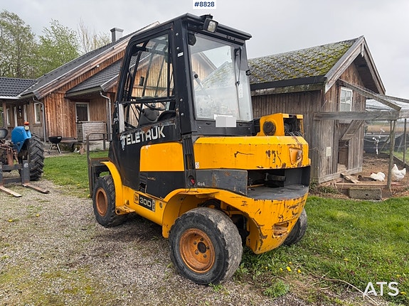 JCB Teletruk 30D 4x4 med snøskuffe og ny pallegaffel 7 of 27