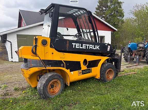 JCB Teletruk 30D 4x4 med snøskuffe og ny pallegaffel 4 of 5
