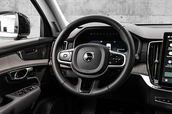 Volvo XC90 15 of 30