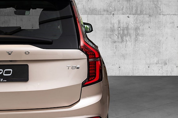 Volvo XC90 8 of 30