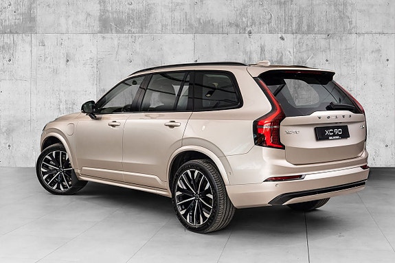 Volvo XC90 5 of 30