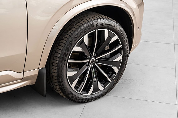 Volvo XC90 9 of 30