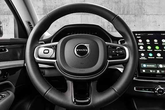 Volvo XC90 16 of 30