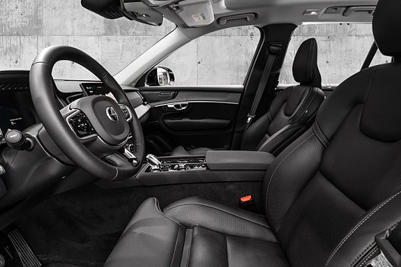 Volvo XC90 10 of 30
