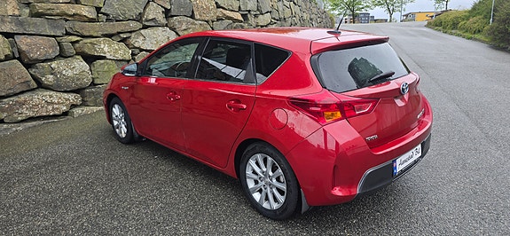 Toyota Auris 4 of 5