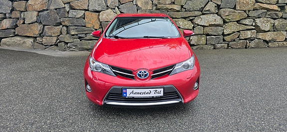 Toyota Auris 2 of 5