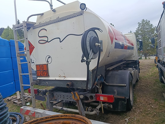 Volvo FM9 tank-/vannbil 4 of 5