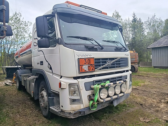 Volvo FM9 tank-/vannbil 3 of 5