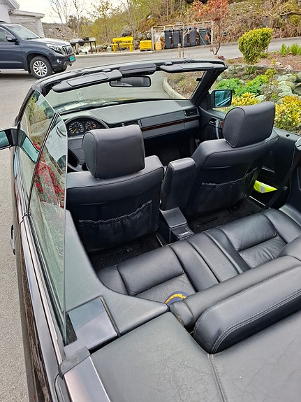 Mercedes-Benz E300 8 of 27