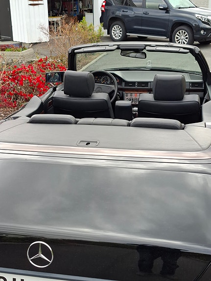 Mercedes-Benz E300 3 of 27