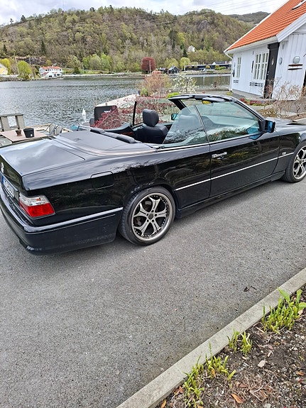 Mercedes-Benz E300 5 of 27