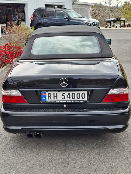 Mercedes-Benz E300 21 of 27
