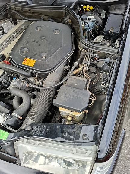 Mercedes-Benz E300 9 of 27