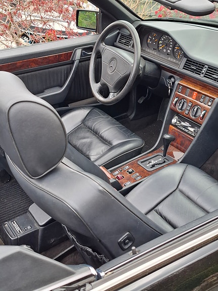 Mercedes-Benz E300 6 of 27