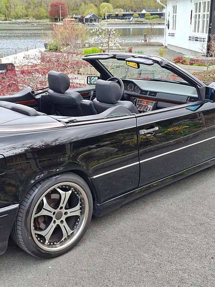 Mercedes-Benz E300 4 of 27