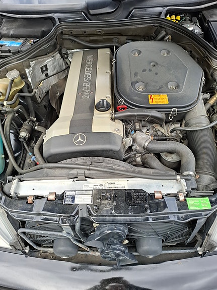 Mercedes-Benz E300 10 of 27