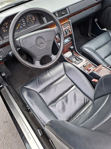 Mercedes-Benz E300 16 of 27
