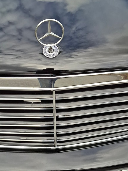 Mercedes-Benz E300 25 of 27