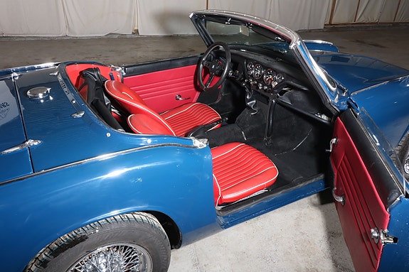 Triumph Spitfire 4 of 5