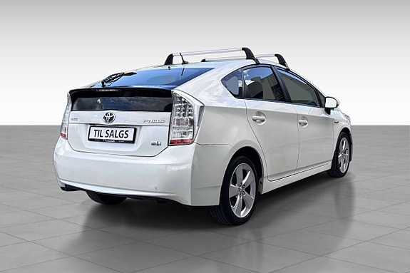 Toyota Prius 5 of 5